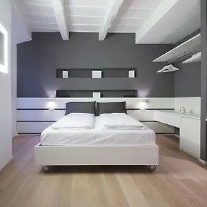Gasthuis Luxury, Como