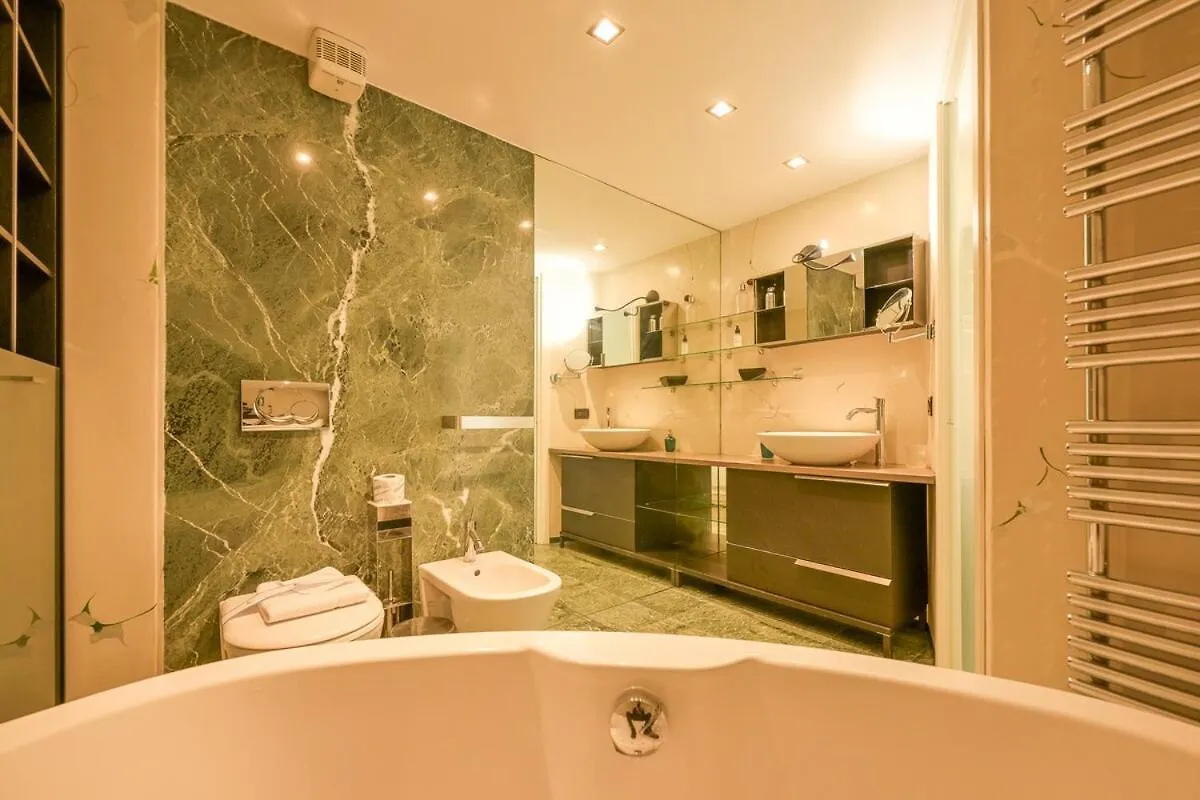 The Star Loft - A Luxury Top Floor Como Appartement